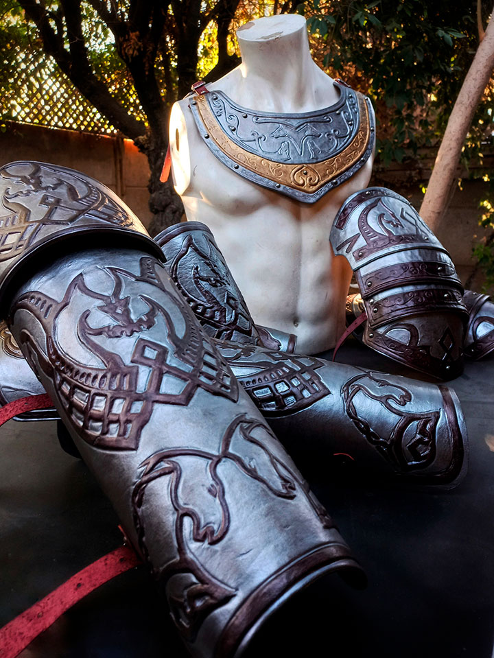 Armadura de cuero con protecciones , hombreras, muñequeras