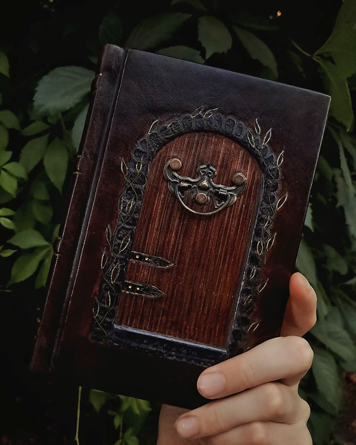 Libreta de cuero con encuadernacion artesanal